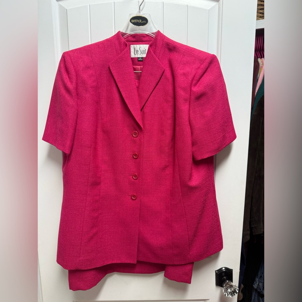 Le Suit Blazer Women’s Size 18 Pink Textured Short Sleeve Button Up EUC